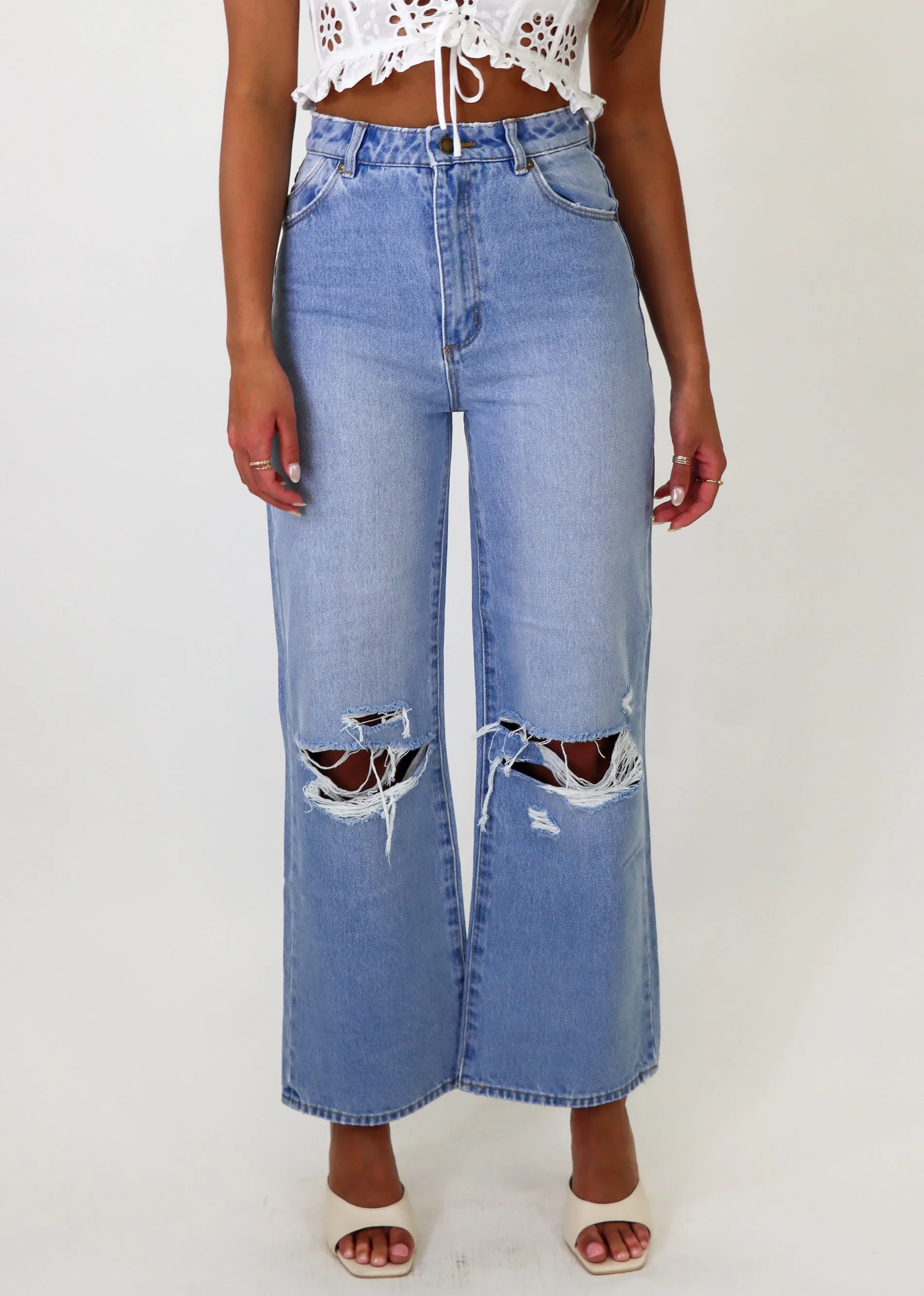 Rollas Check Out Wide Leg Jeans ★ Light Wash