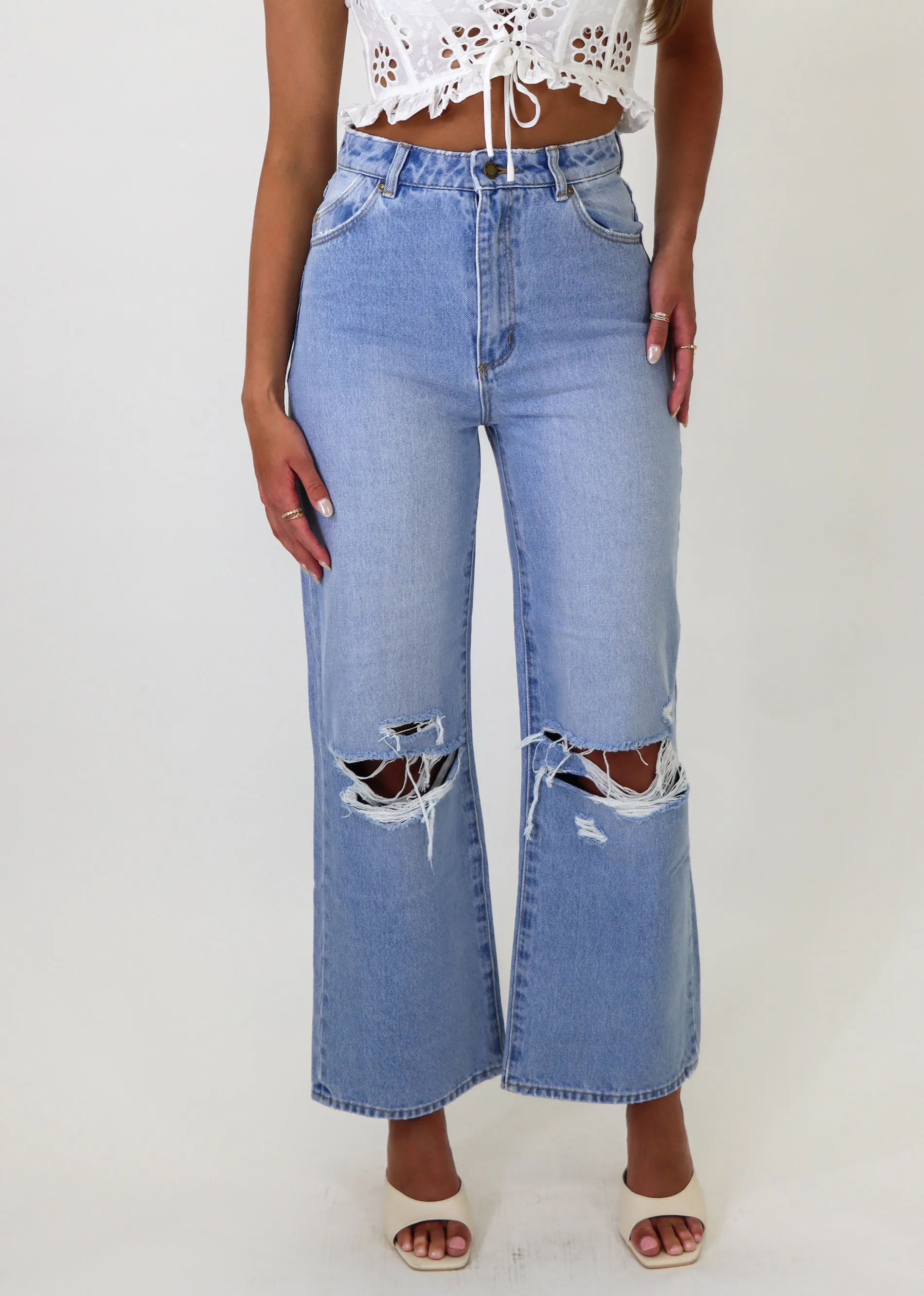 Rollas Check Out Wide Leg Jeans ★ Light Wash